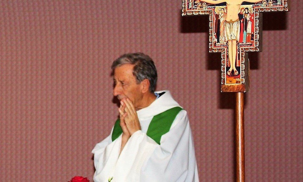Copertina per Monfalcone piange padre Renato Ellero, cappellano del San Polo e amico dei malati
